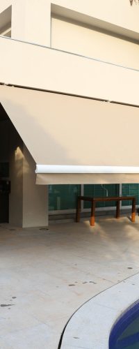 TOLDO BRAÇO ARTICULADO COM BABADO